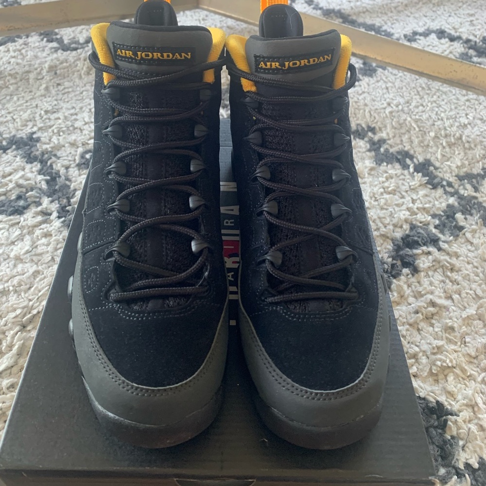 Air Jordan 9 University gold 💛